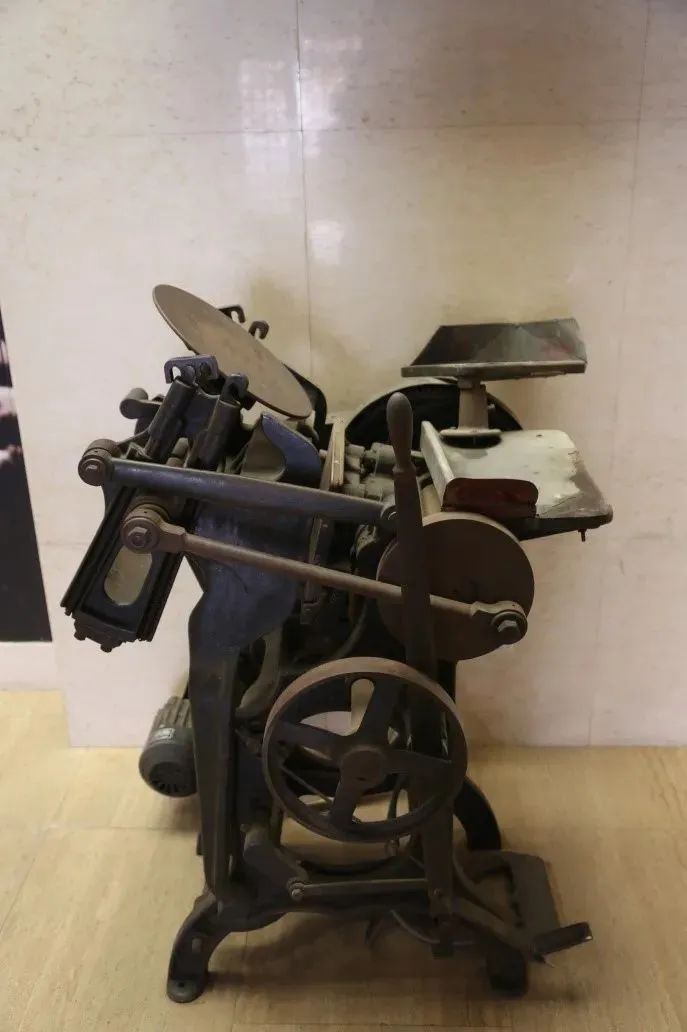 这几台印刷设备，见证了中国共产党101年的奋斗历程(图3)