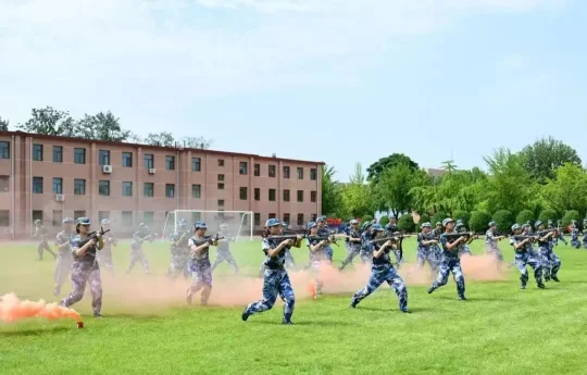 关于学生军训,拟规定→(图2) 关于学生军训,拟规定→(图1)