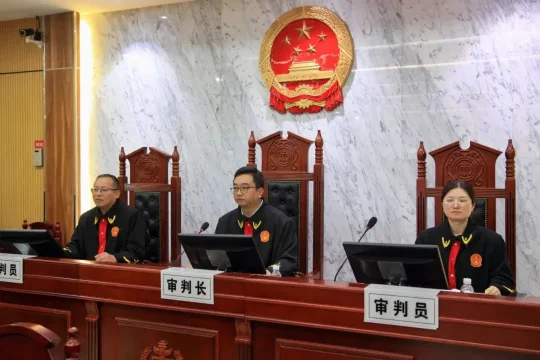 湘西州交通运输局原局长吴奕华受贿600余万元,一审被判十年六个月(图2) 湘西州交通运输局原局长吴奕华受贿600余万元,一审被判十年六个月(图1)