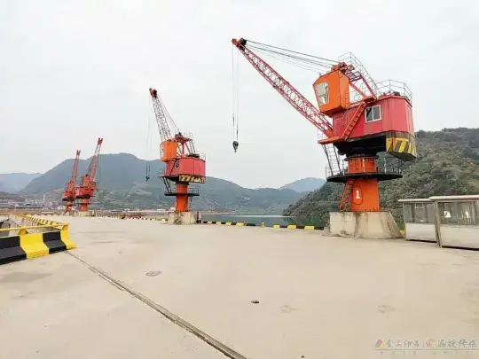 湘西州颁发首个港口经营许可证——湘西港泸溪港区武溪件杂货码头(图1)