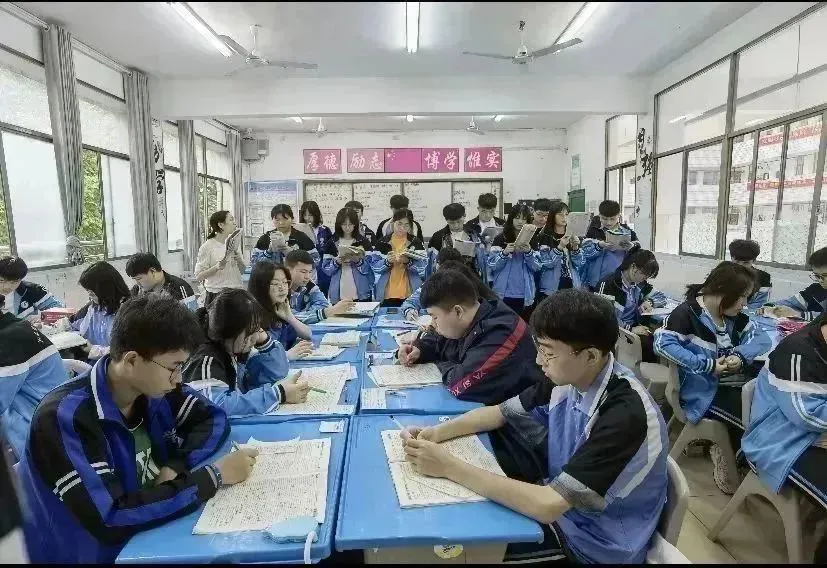湘西雅思实验学校高中部2023年秋季招生简章(图73) 湘西雅思实验学校高中部2023年秋季招生简章(图73)