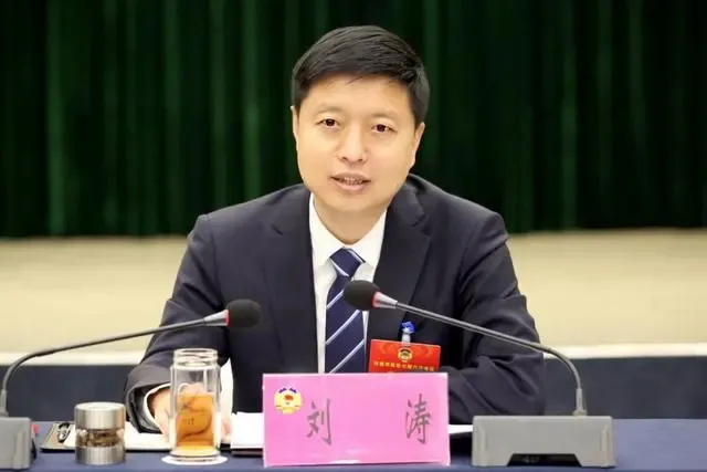 劉濤任中共湘西自治州委委員、常委、書記(圖1)